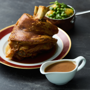 Fläsklägg med brun gräddsås